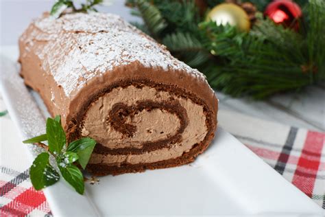 Creative ideas for decorating your yule log cake with edible decorations